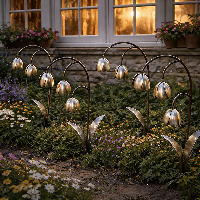 Elegante metalen tuinpaal met bloemmotief