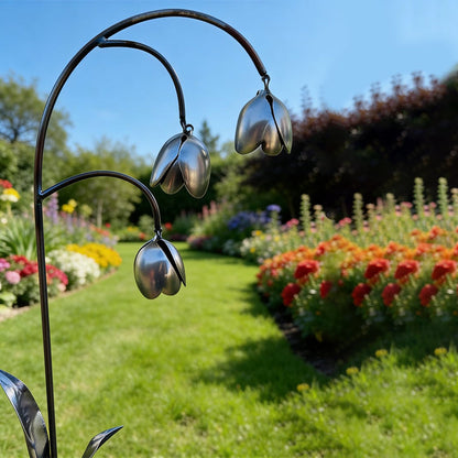 Elegante metalen tuinpaal met bloemmotief